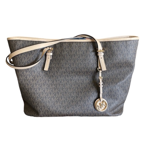 Michael Kors Handbags - Michael Kors Tote 😍 kept in storage😍 only carried a few times !